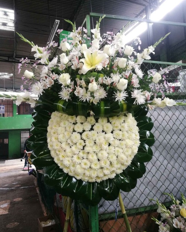 Corona fúnebre clásica